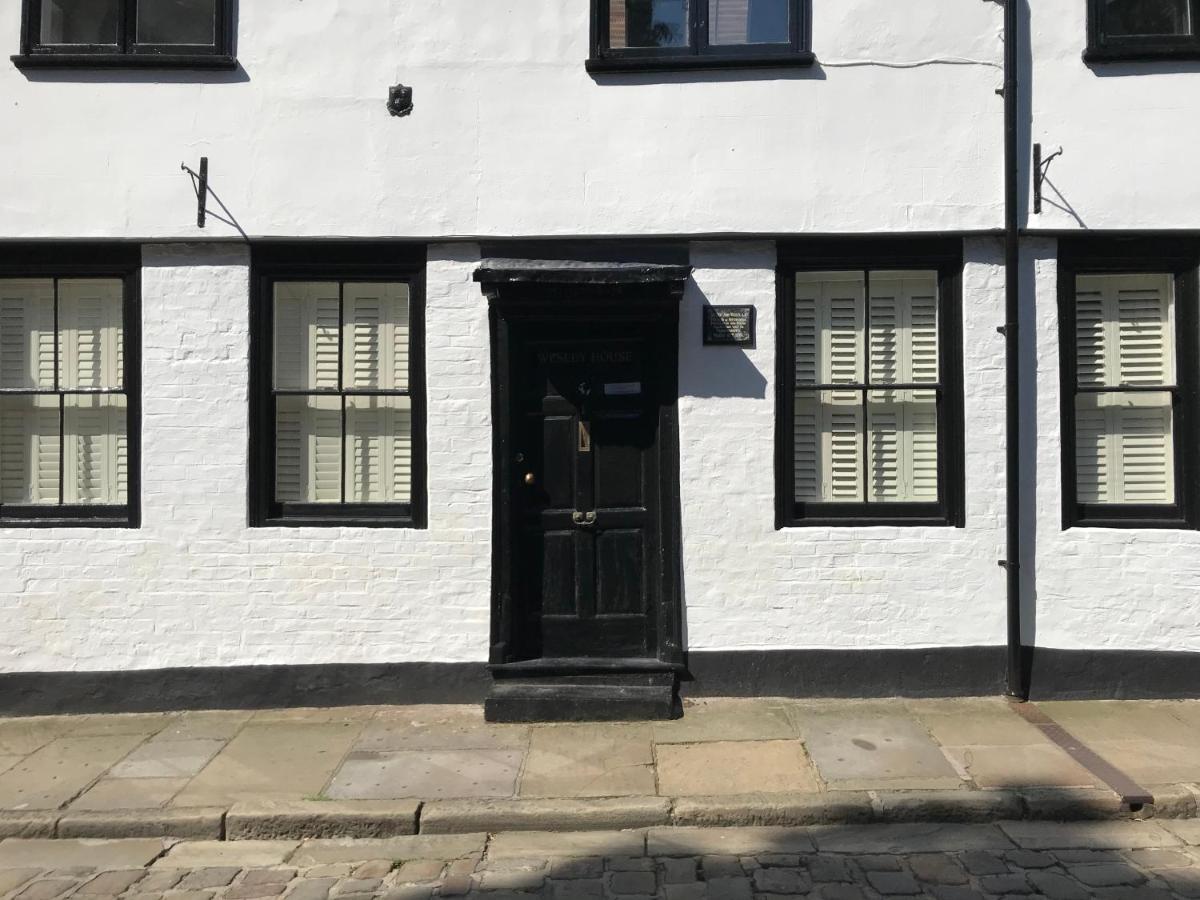 "Wesley House" Historic Home In Town Centre With Parking Σριούσμπερι Εξωτερικό φωτογραφία