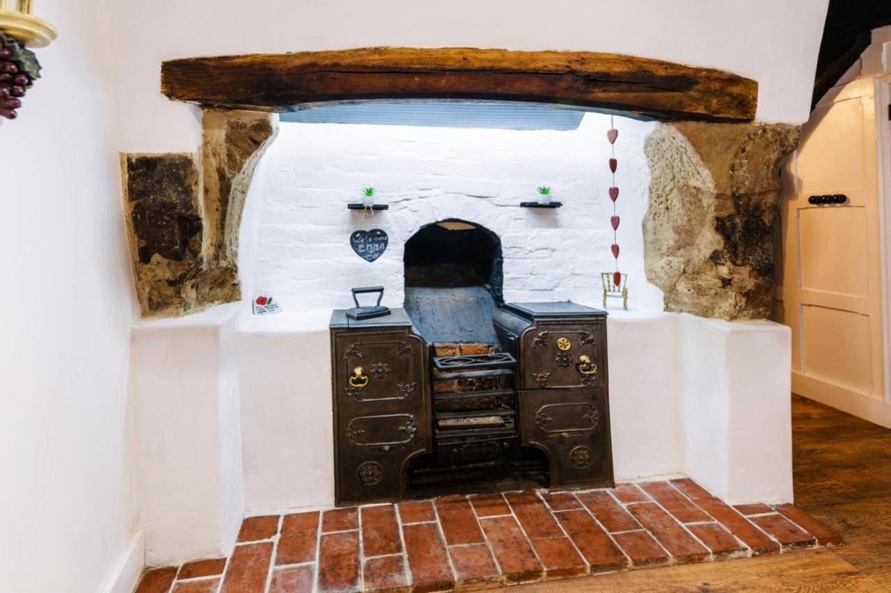 "Wesley House" Historic Home In Town Centre With Parking Σριούσμπερι Εξωτερικό φωτογραφία
